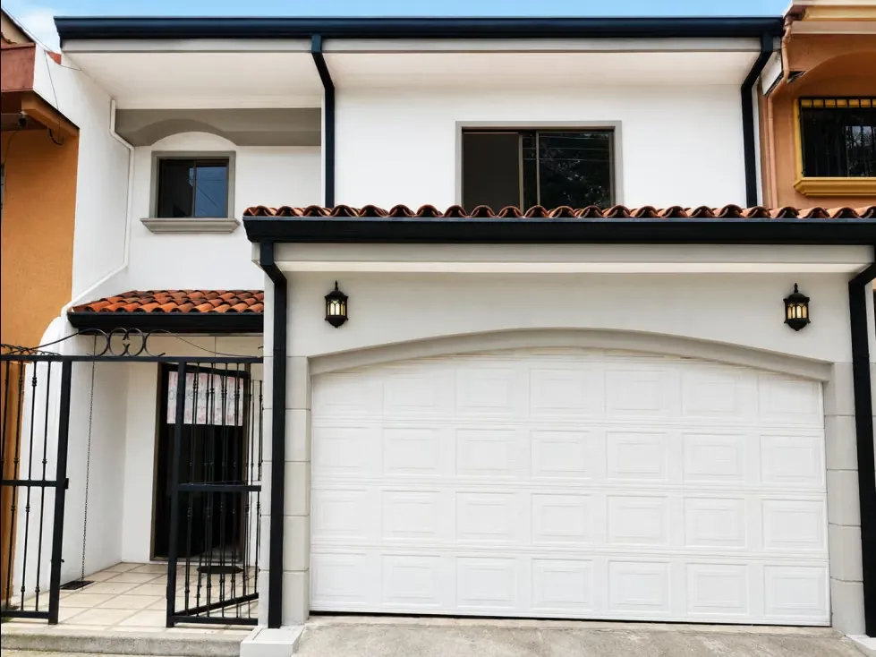 Casa independiente en San Rafael Escazú | 200 m² y múltiples accesos