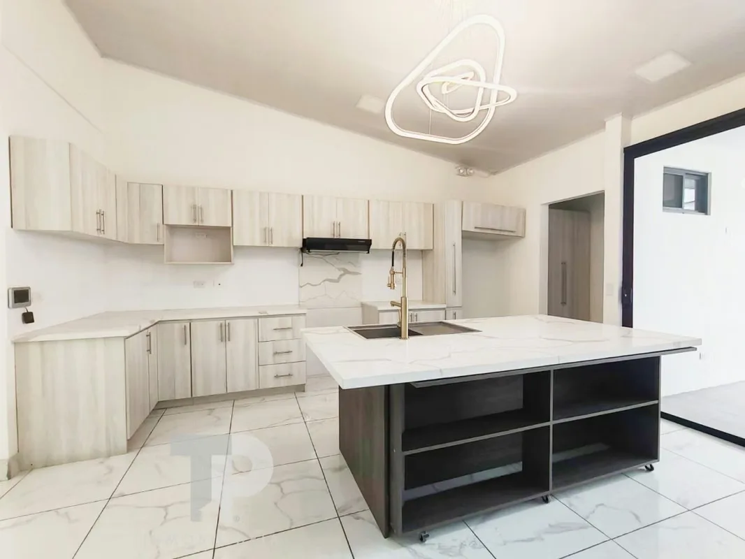 HOUSE FOR SALE IN SAN JOAQUÍN DE FLORES, HEREDIA - PRIME LOCATION ZSP23