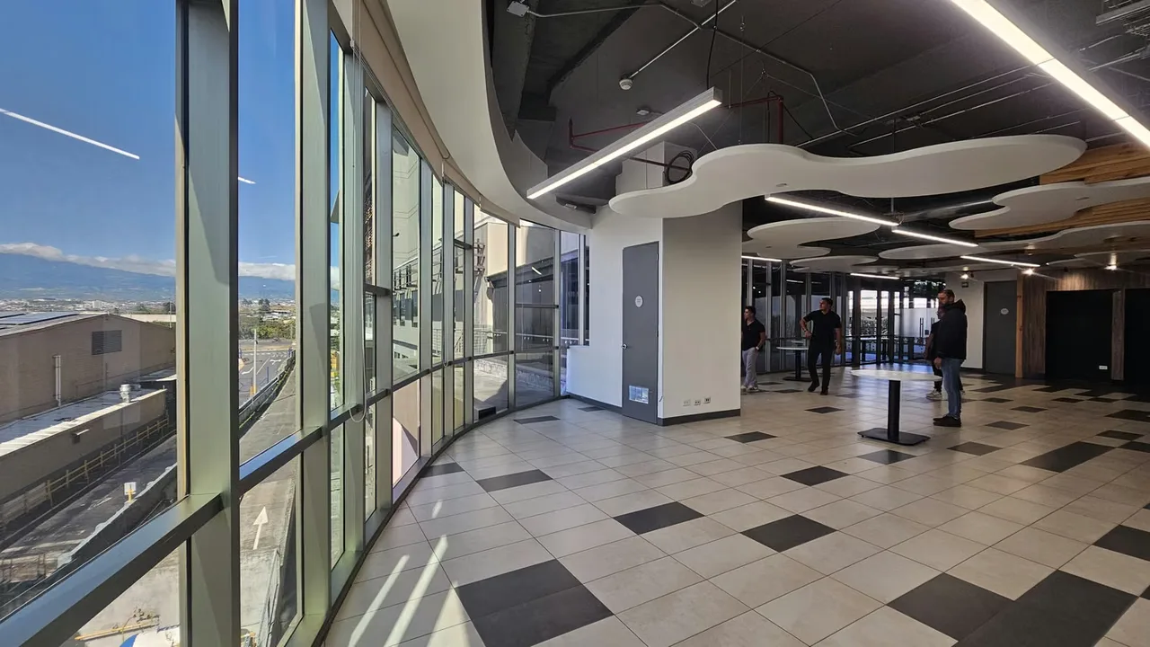 Oficinas en Alquiler – Piso Completo en Plaza TEMPO, Escazú — photo 2