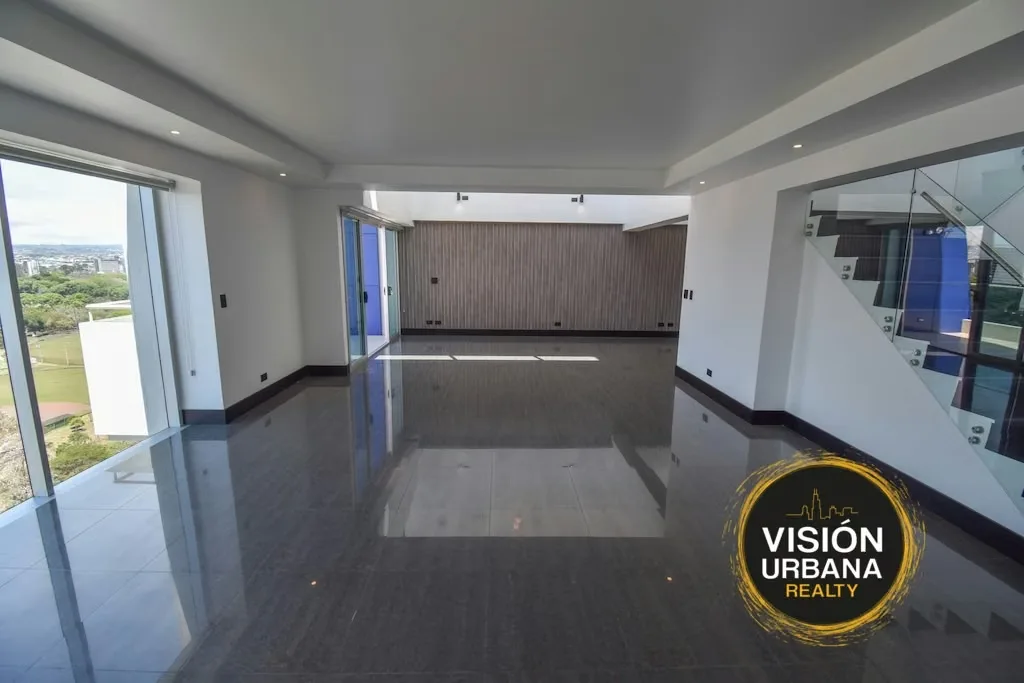 Exclusive penthouse in the heart of La Sabana, featuring 350m2 on two levels distributed as follows: