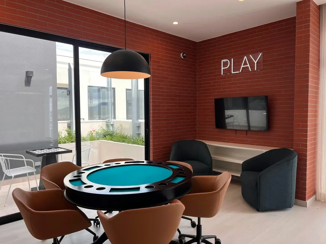 Se vende moderno apartamento en Sky House, una excelente oportunidad para vivir o invertir en una de las zonas con mayor crecimiento y conectividad de San José. Su ubicación ... — photo 2
