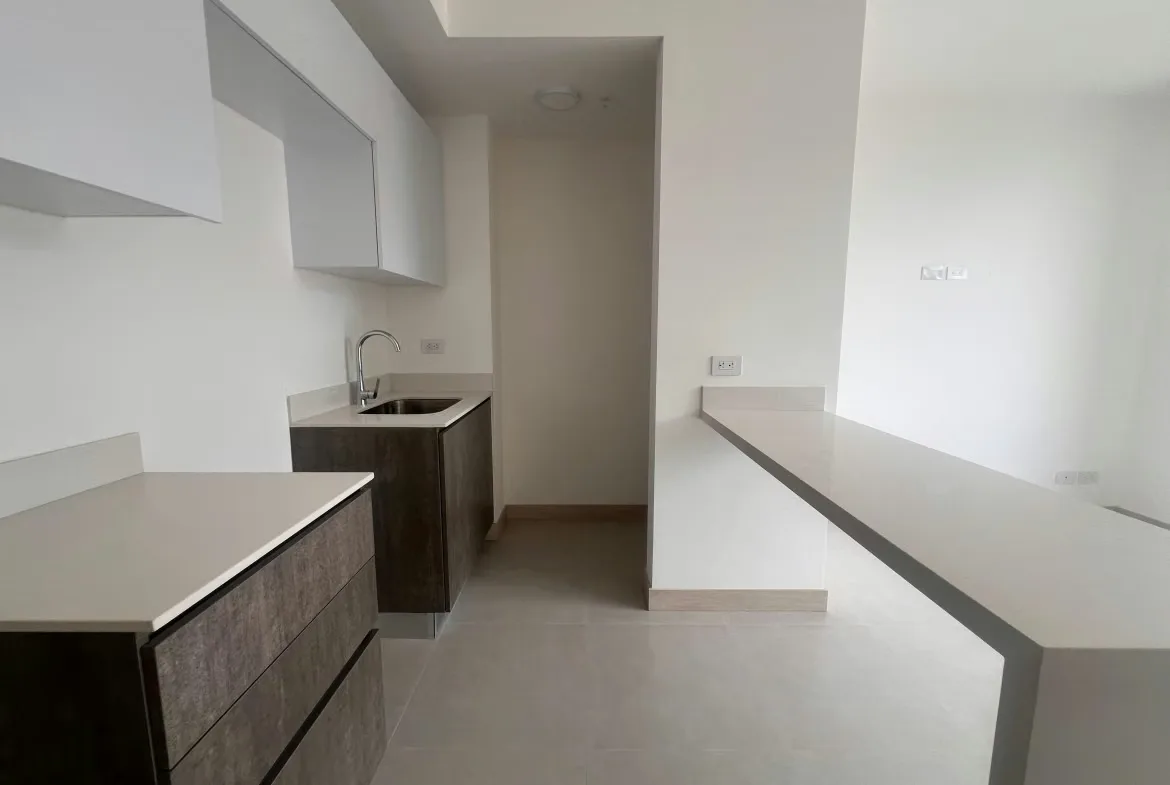 Se vende moderno apartamento en Sky House, una excelente oportunidad para vivir o invertir en una de las zonas con mayor crecimiento y conectividad de San José. Su ubicación ... — photo 4