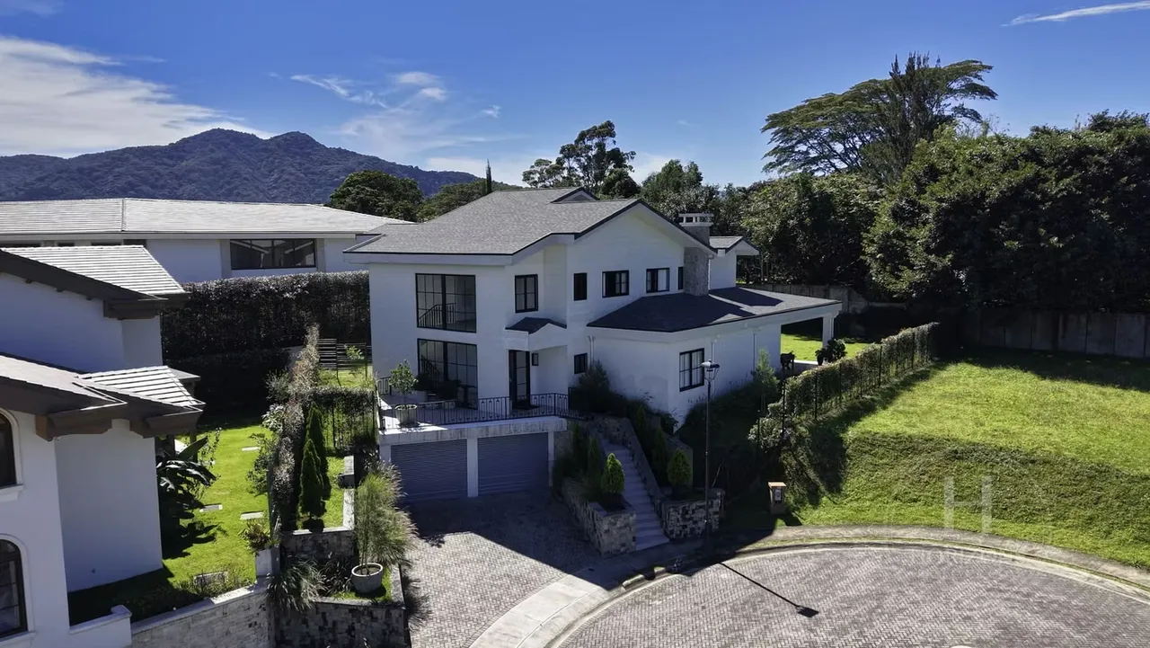 Casa en Venta Condominio El Herrán Cartago | 5 Hab Lujo NJA1375IJ