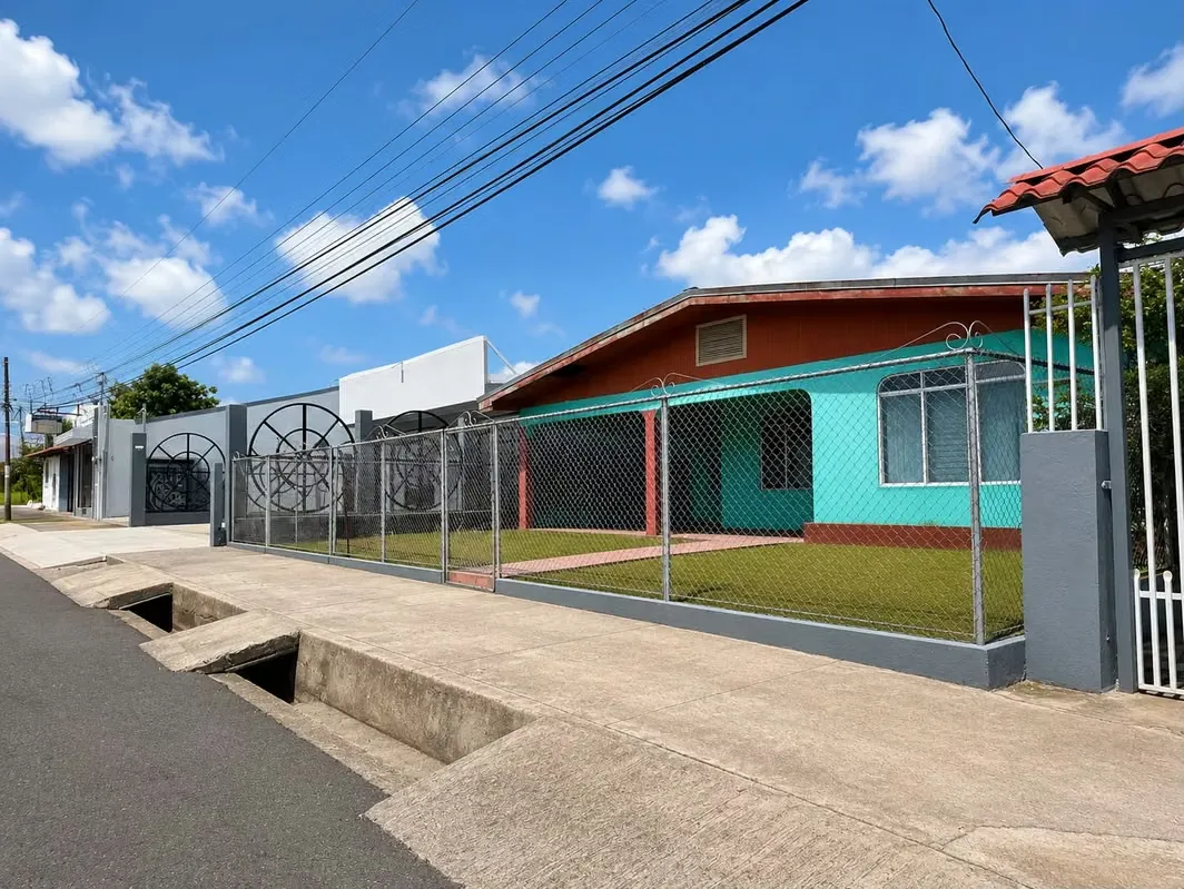 Lote Comercial y Residencial en Venta – Centro de Orotina