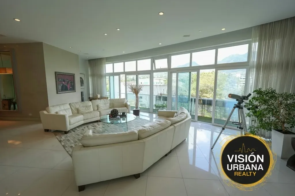 Exclusive 2-level penthouse located across from the Costa Rica Country Club in the Almendar Condominium. It features 3 elevators with direct access and is distributed as ...