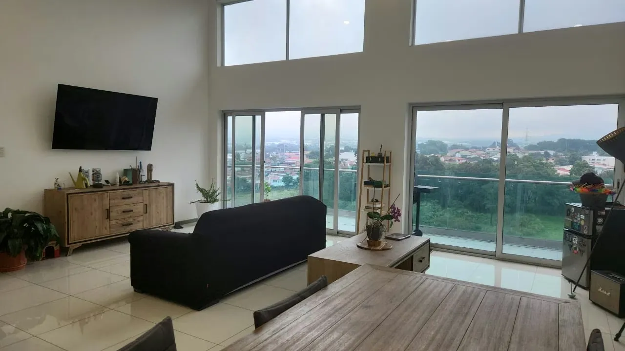 Hermoso apartamento de 3 habitaciones (se removió una habitación para ampliar la sala) 2 baños Completos, parqueos tandem, bodega, excelentes amenidades, Gym, piscina, salón ... — photo 2