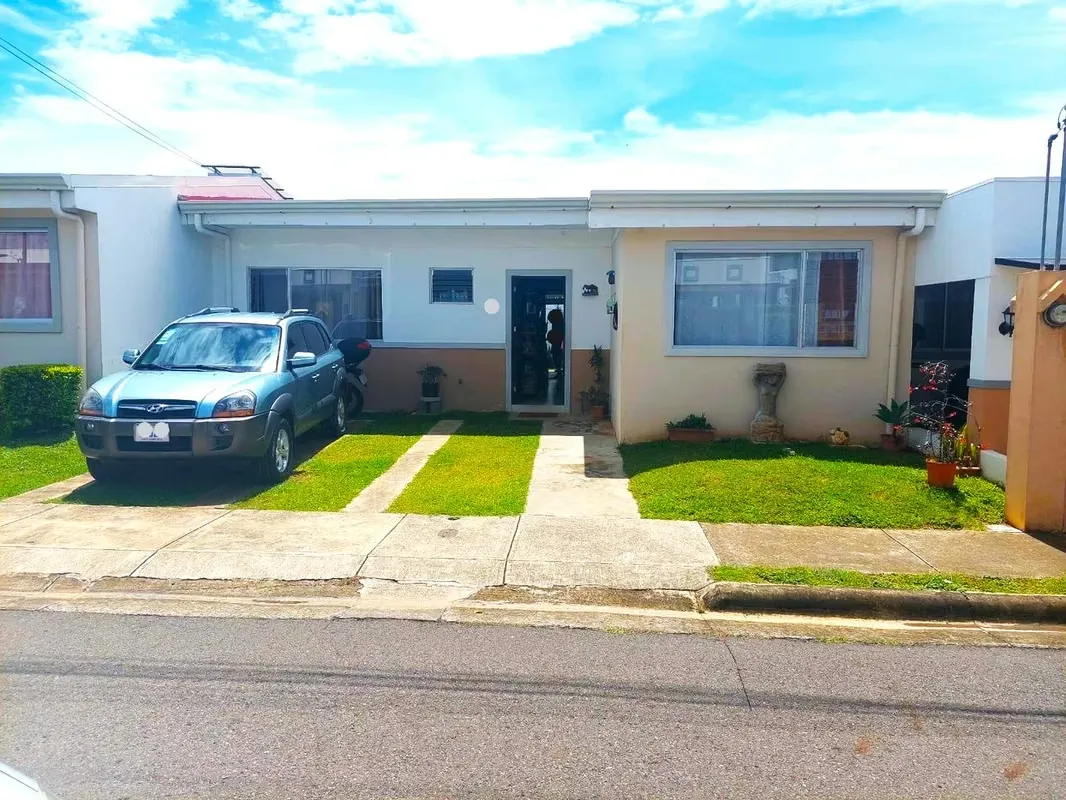VENTA Casa de 1 Nivel en Condominio San Antonio de Alajuela | Seguridad y Piscina