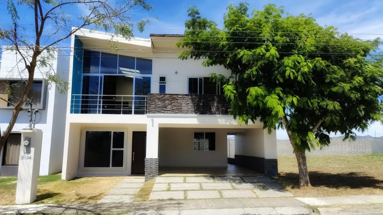 Casa Contemporánea en Condominio Montezuma | 3DOR / 2.5BA | 250 m²