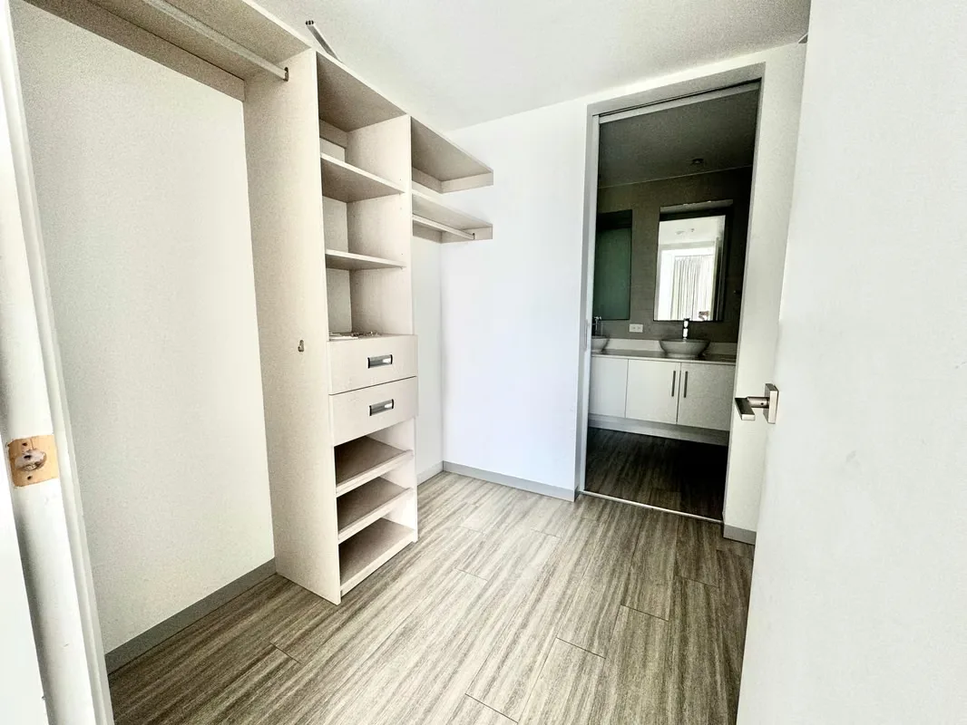 2 BEDROOM APARTMENT RENTAL IN NEIGHBORHOOD DENT WITH BANK LINE — photo 3
