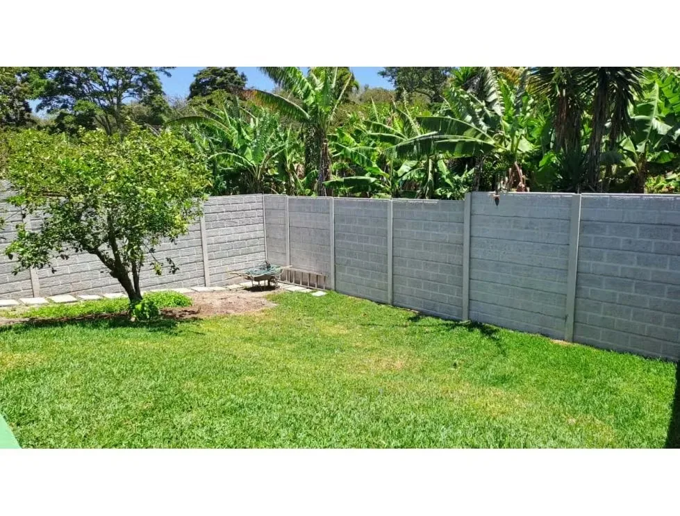 La Trinidad de Moravia! Property with two single-story houses, each with a 100m² backyard!