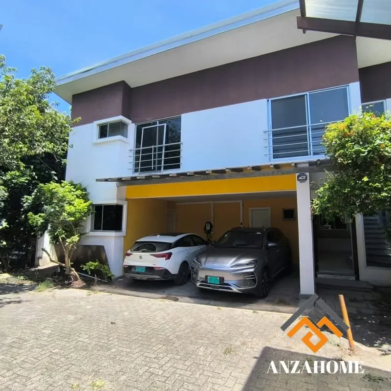 Ideally located, close to all business, hospital, schools, shopping center and at the same time private and quiet.