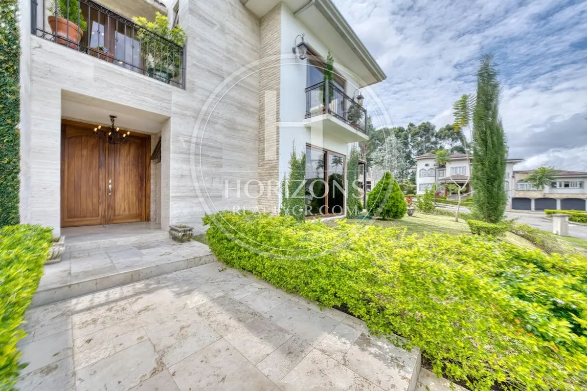 Casa moderna de reciente construcción en exclusiva comunidad Colinas de Montealegre, Concepción de Tres Ríos. Área construcción: 434 m², lote: 851 m². — photo 3