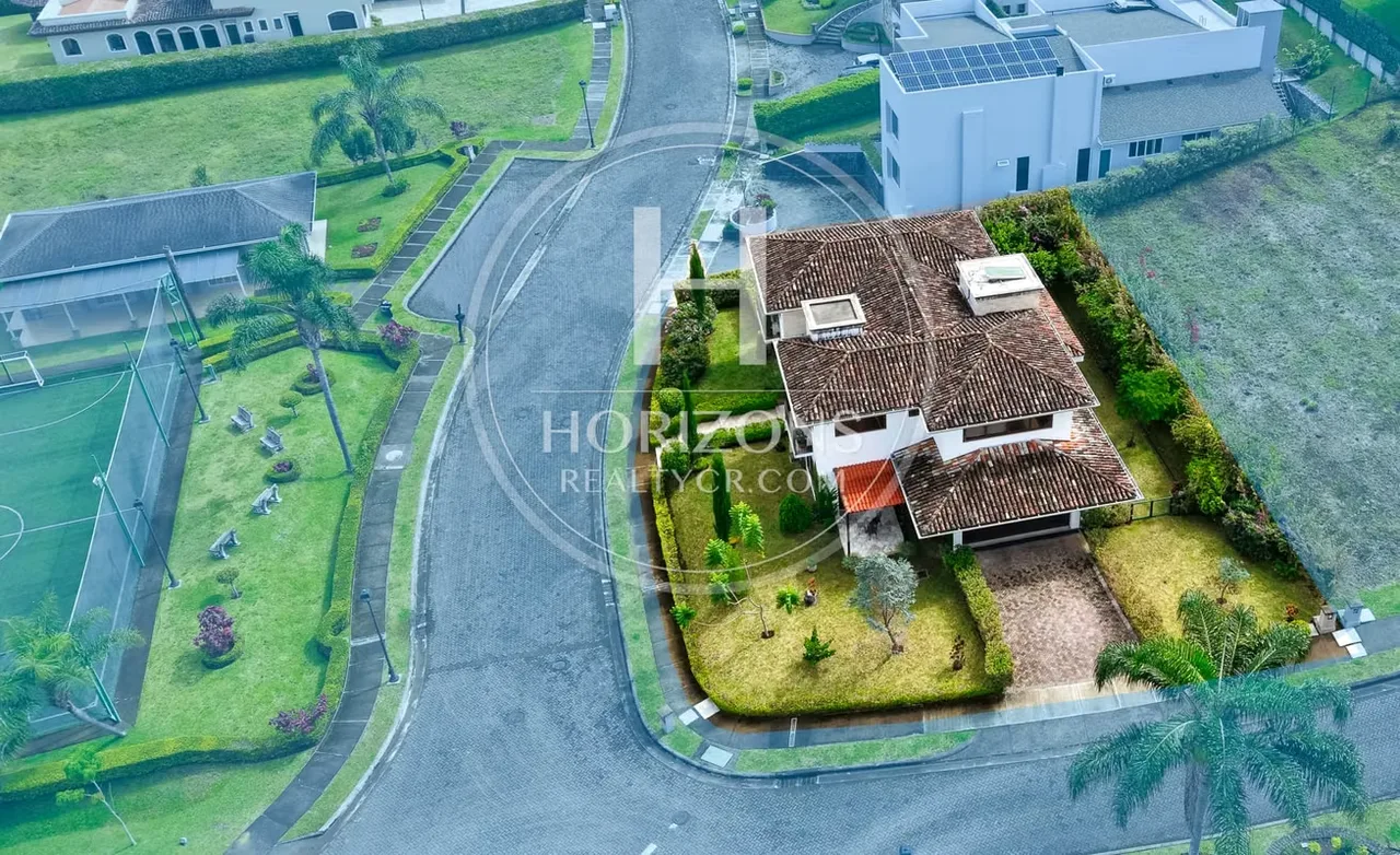 Casa moderna de reciente construcción en exclusiva comunidad Colinas de Montealegre, Concepción de Tres Ríos. Área construcción: 434 m², lote: 851 m². — photo 4