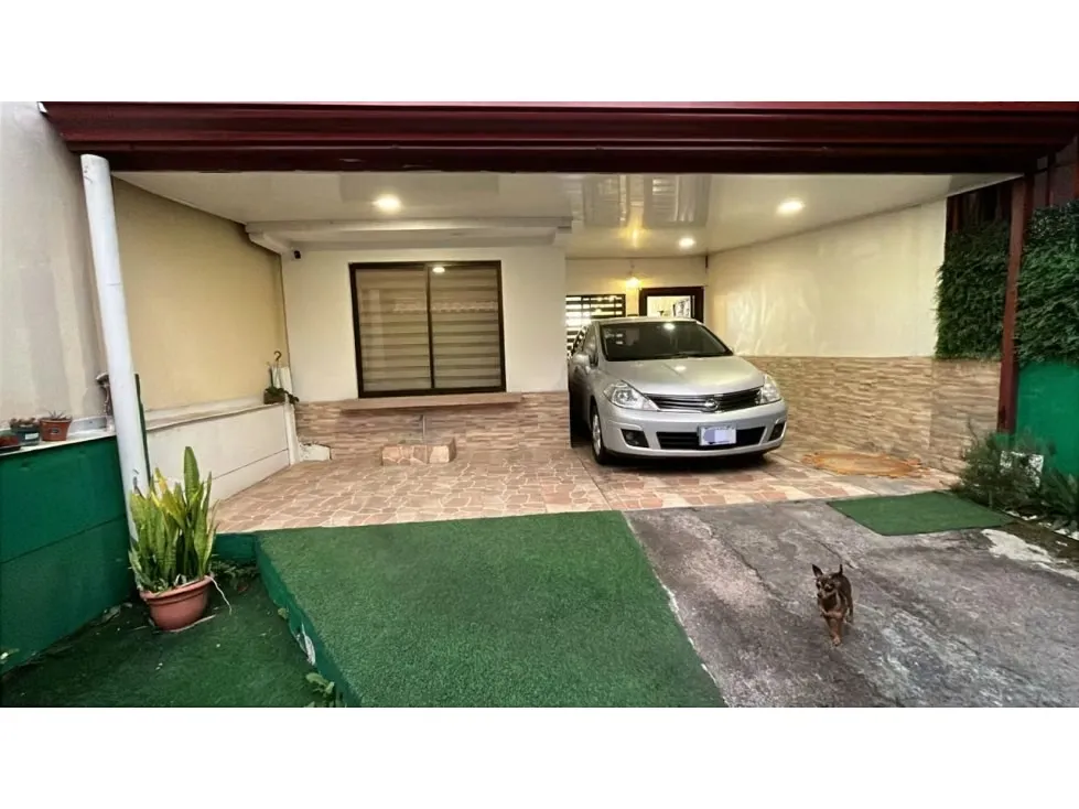 Venta de amplia casa en Desamparados