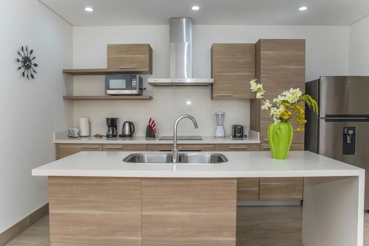 Alquiler de apartamento de 2 habitaciones con hermoso patio y terraza en Condominio Paradisus, Rohrmoser