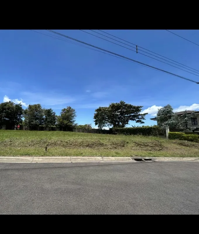 Se vende lote en Condominio el Retiro Fraijanes, Alajuela