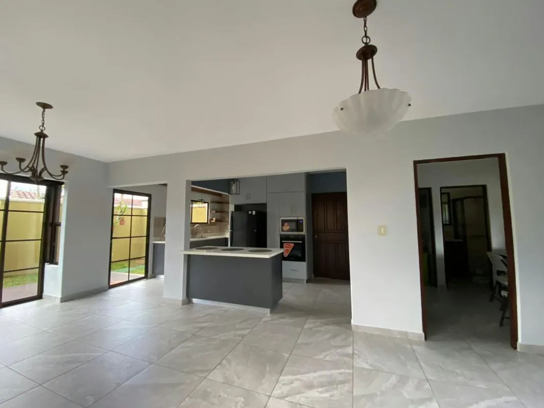 Located in one of the most sought after residents in eastern San José, due to its proximity to schools, schools, shops and restaurants. It is an excellent option to invest, or give ... — photo 4