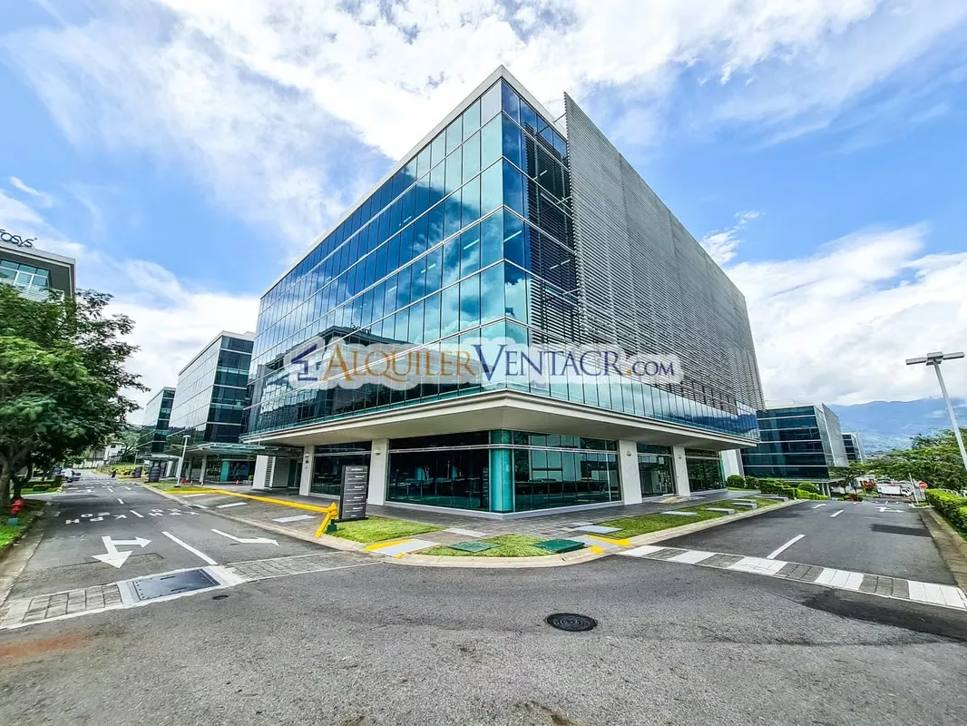 OFICINA DE 495 M2 EN FORUM 2 LINDORA SANTA ANA
