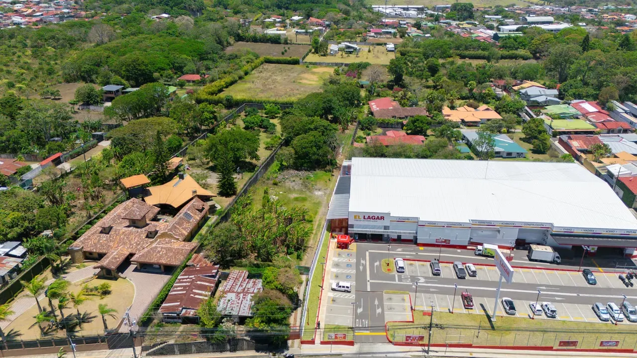 Located in one of the busiest and most recognizable commercial areas of Santo Domingo de Heredia, this 3,484.92 m² property presents a rare opportunity for investors, developers, or ... — photo 5