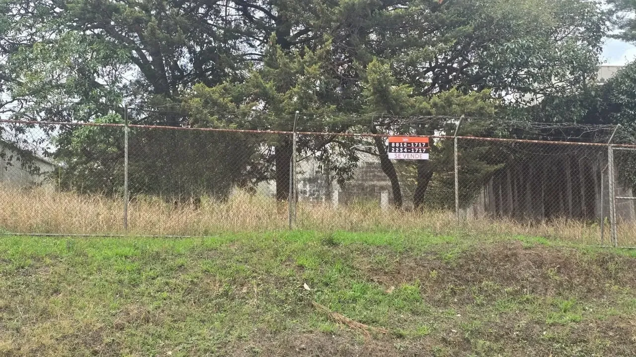Barrio Dent, en San Pedro de Montes de Oca, alberga este terreno de 725 metros cuadrados, posicionado en un sector de alta plusvalía y desarrollo constante en el este de San José. Su ... — photo 4