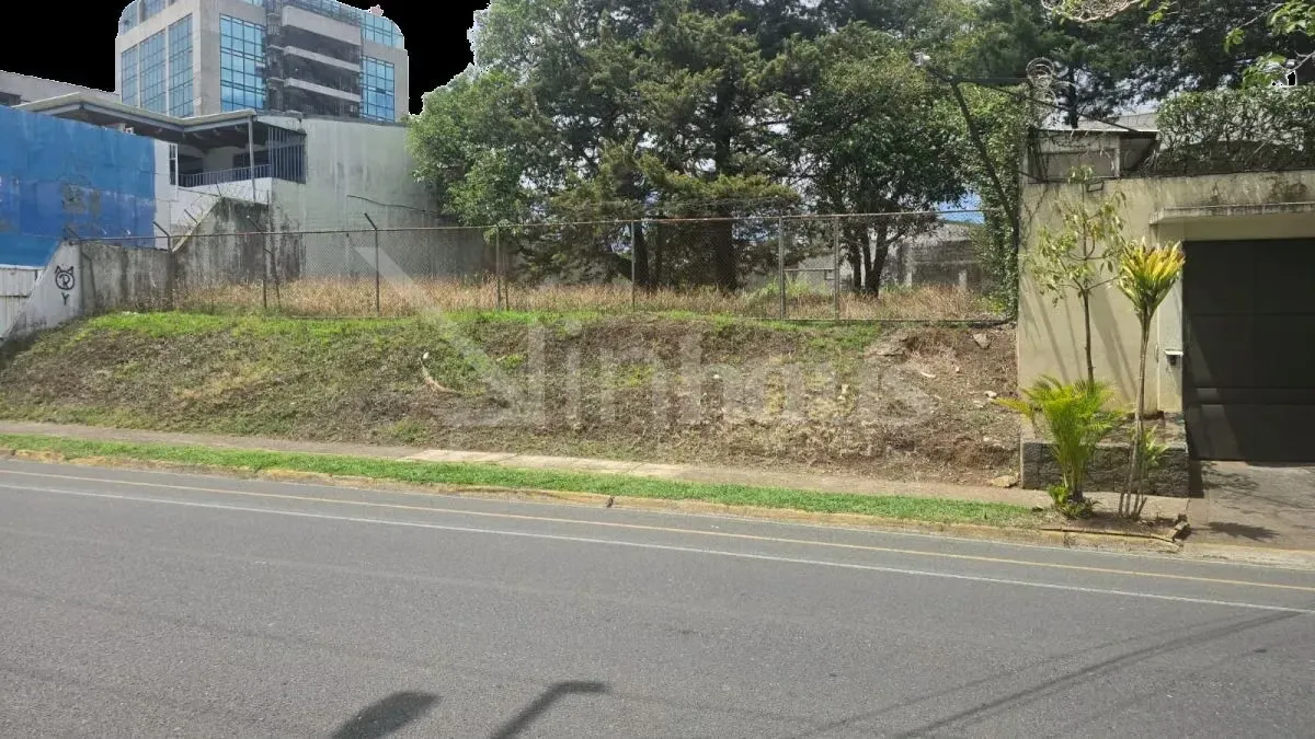 id 42540 Extraordinario lote en Barrio Dent