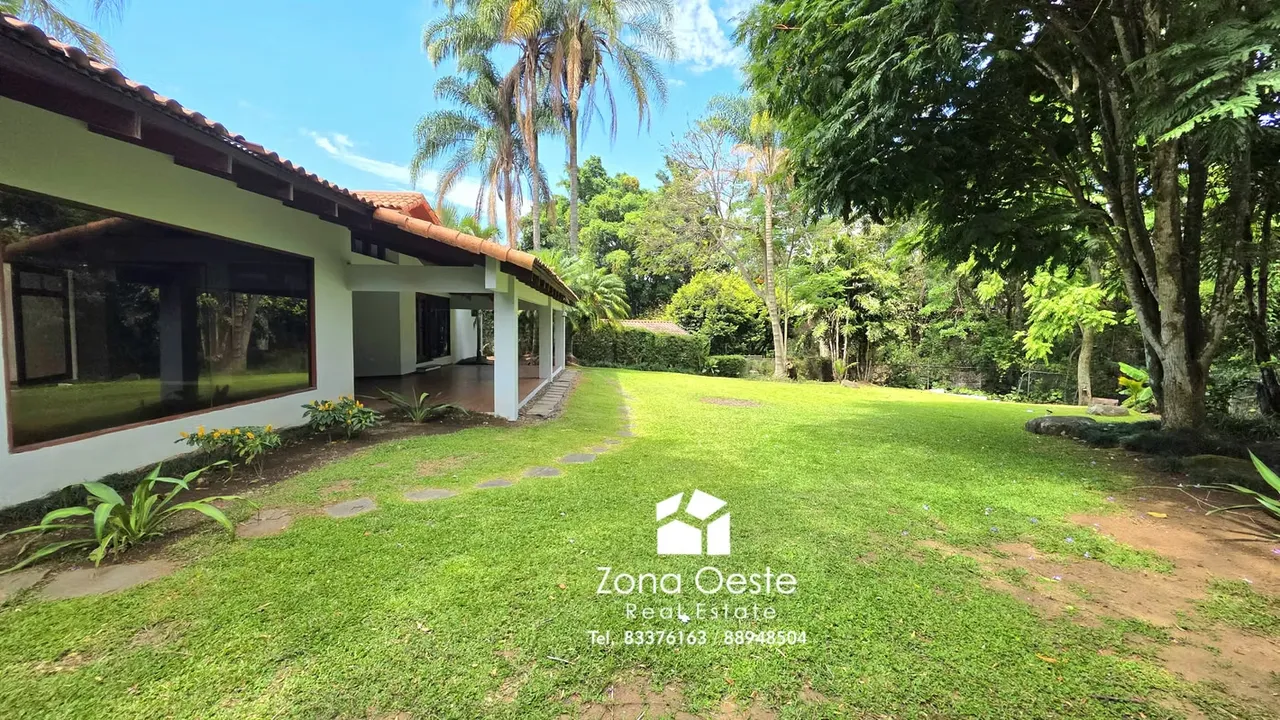 Ubicada en una de las zonas más convenientes y exclusivas del oeste de San José, esta residencia ofrece una ... — photo 4