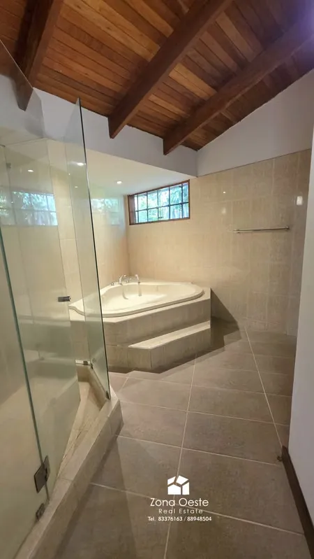 Ubicada en una de las zonas más convenientes y exclusivas del oeste de San José, esta residencia ofrece una ... — photo 5