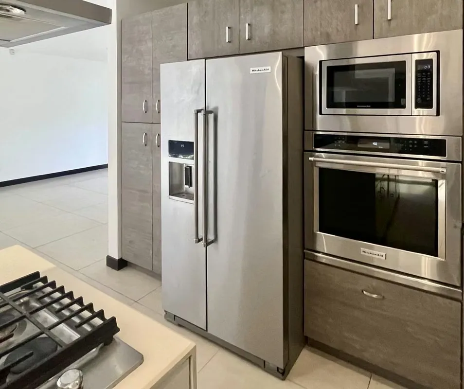 VENTA DE CASA DE 3 HAB EN CONDOMINIO EN RIO ORO - SANTA ANA