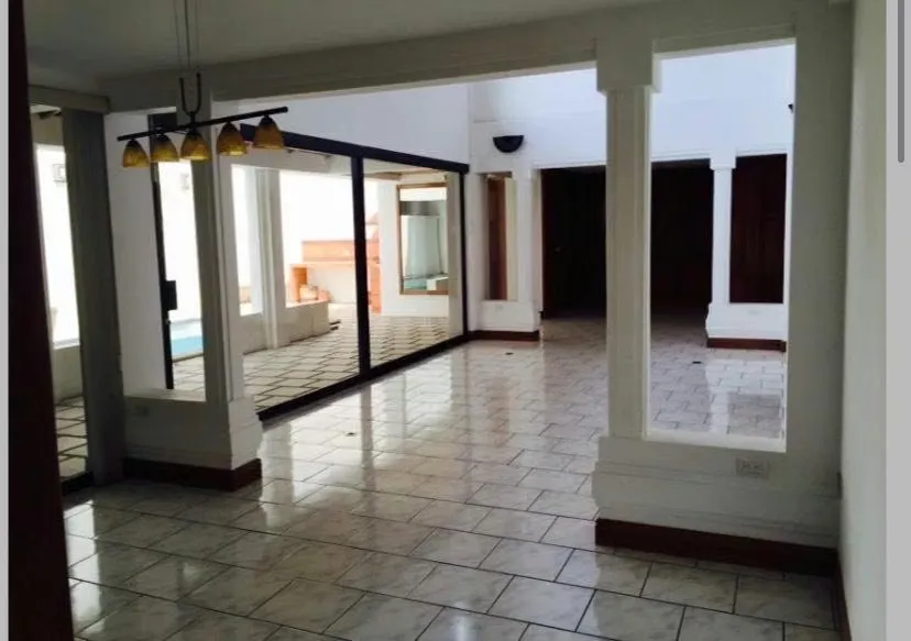 Sequine house rental with mixed floor use.