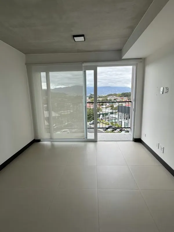 Apartamento moderno, ubicado en una de las zonas con mayor plusvalía del Este. Ideal tanto para vivir como para invertir.