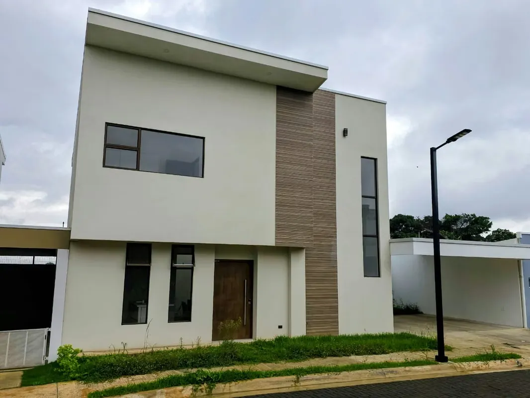 Discover this beautiful two-story home, located in the exclusive Mardesa Gated Community in Bello Horizonte, Escazú, designed for those seeking luxury, comfort, security, and quality ...