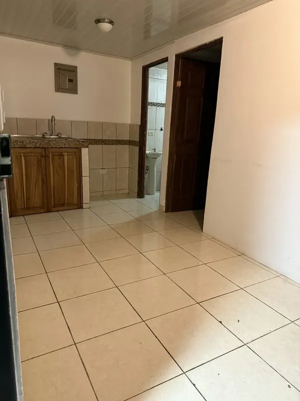 Apartment is rented for couple or single person in Río Oro de Santa Ana Calle Cebadilla la Colina. 2.5 km from the Fresh Market Rio ORo.
