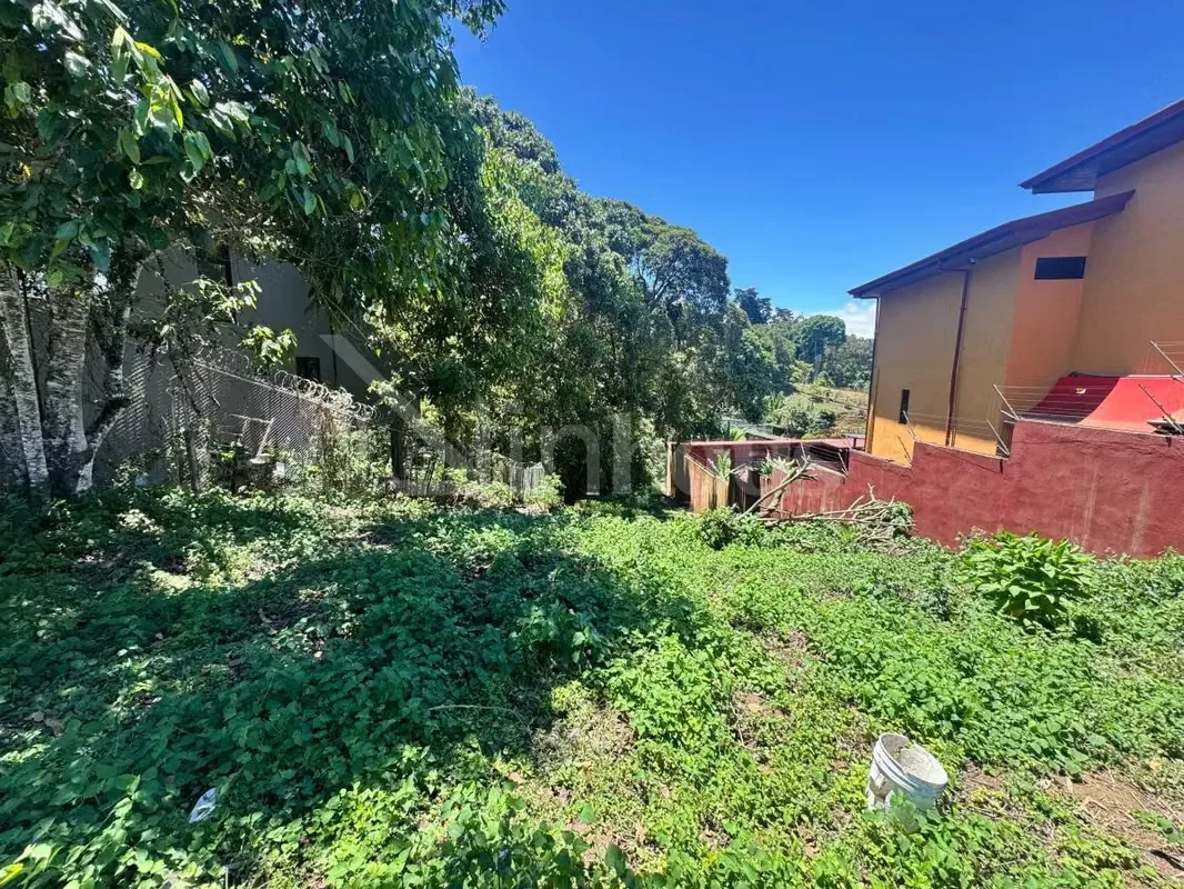 Terreno residencial de 801 metros cuadrados situado en el distrito de San Ramón, en el cantón de La Unión, Cartago. Este espacio ofrece una superficie amplia y versátil, ideal para ... — photo 3