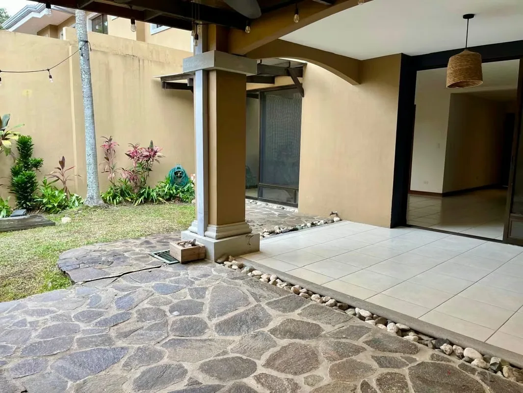 House for rent in Pozos de Santa Ana, Excellent location