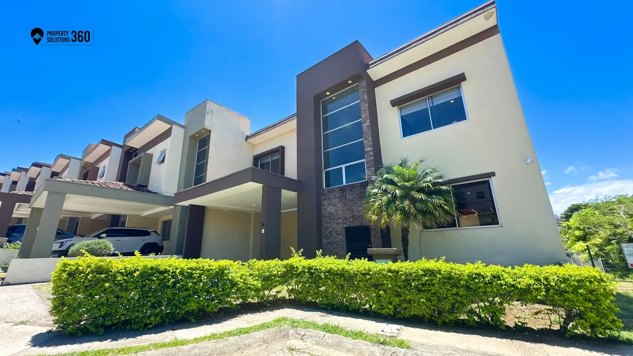 House for sale in Valeria condo in Mercedes, Heredia