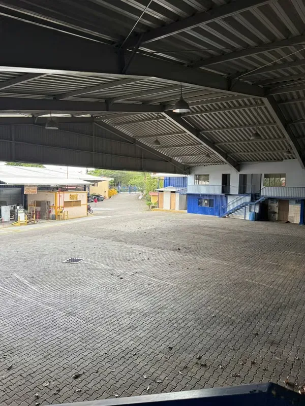 Amplia propiedad industrial ubicada en una zona estratégica y de alta conectividad en Asunción de Belén, ideal para ... — photo 5