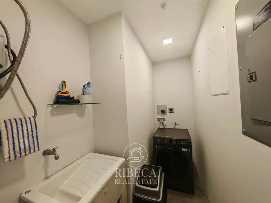 Ubicado a tan solo 200 metros del Parque La Sabana y a 300 metros del Estadio Nacional. Viví en uno de los proyectos residenciales más exclusivos y modernos de San José, diseño ... — photo 3