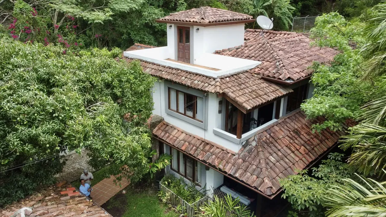 HOUSE + APARTMENT FOR SALE - Santa Ana