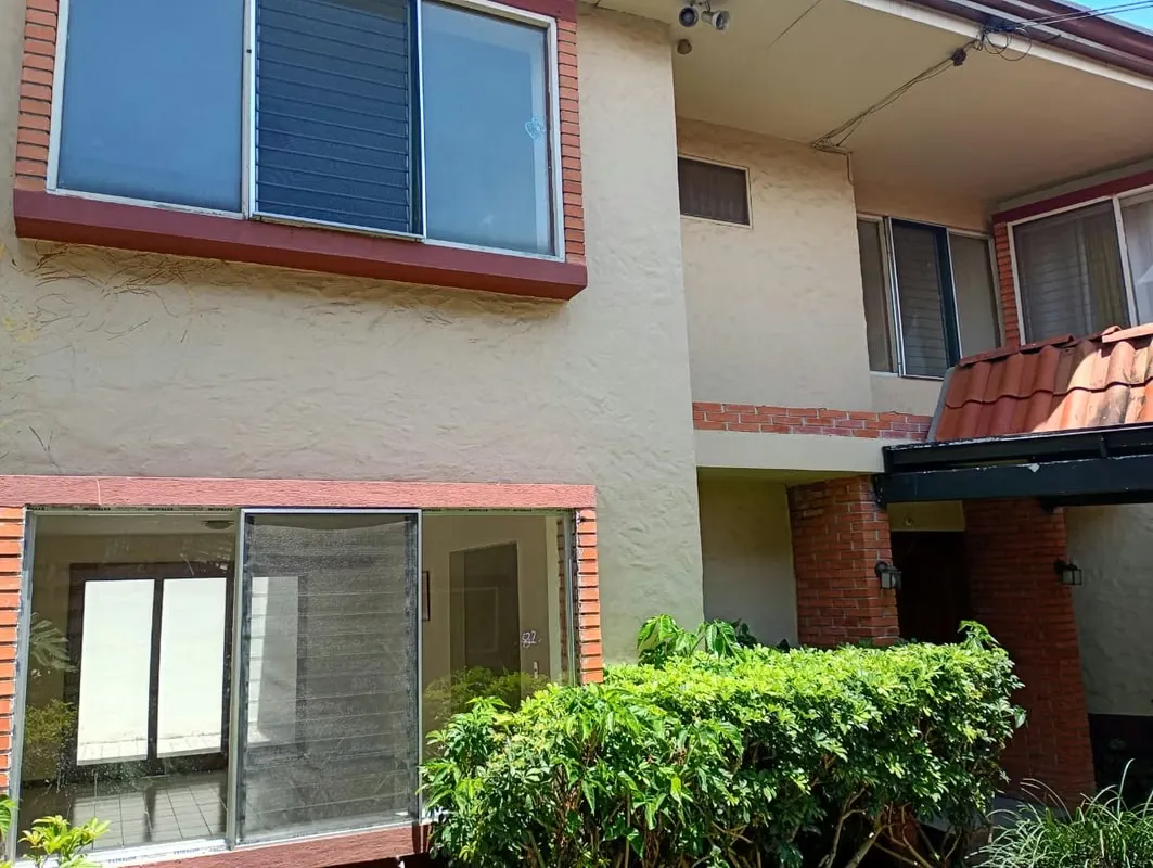 253 / Alquiler / Apartamento / Bello Horizonte / Amplio / Seguro / Cerca de todo