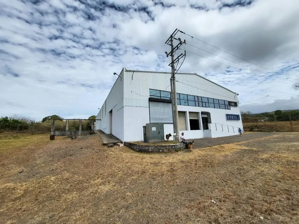 Excelente bodega, en complejo industrial con una excelente ubicación geográfica en el núcleo industrial de Heredia