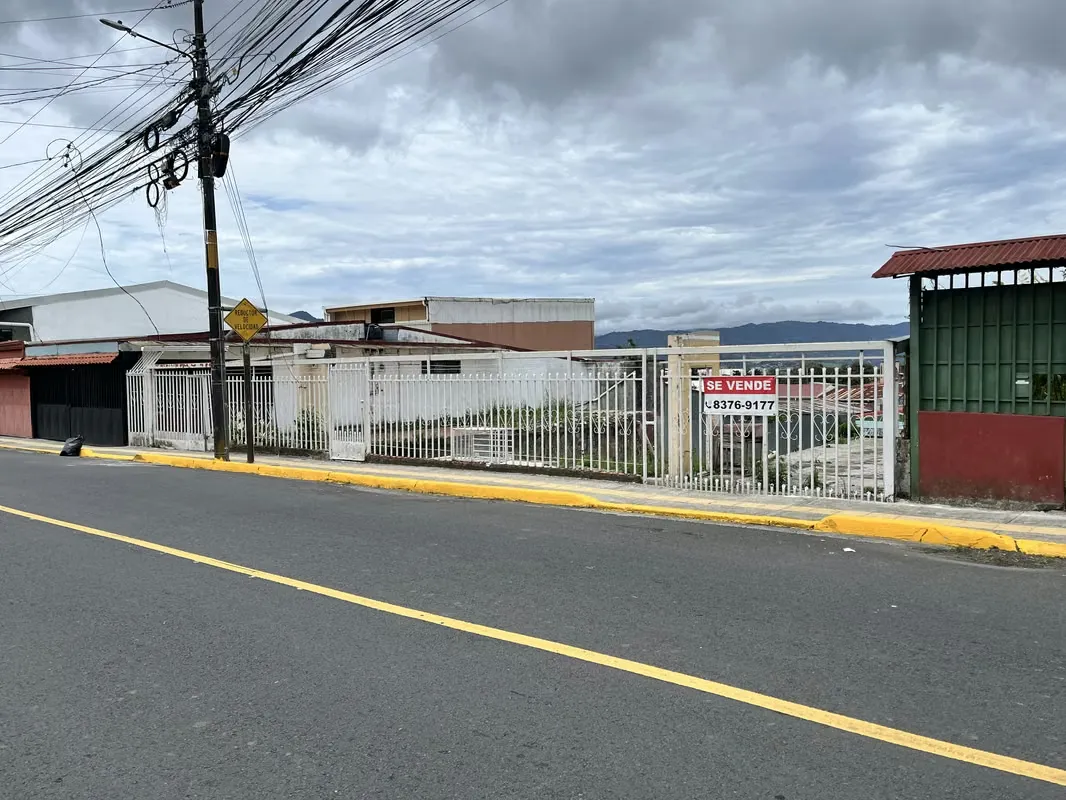 Terreno de 962m2 en Sabanilla, a 100 mts del Colegio Metodista