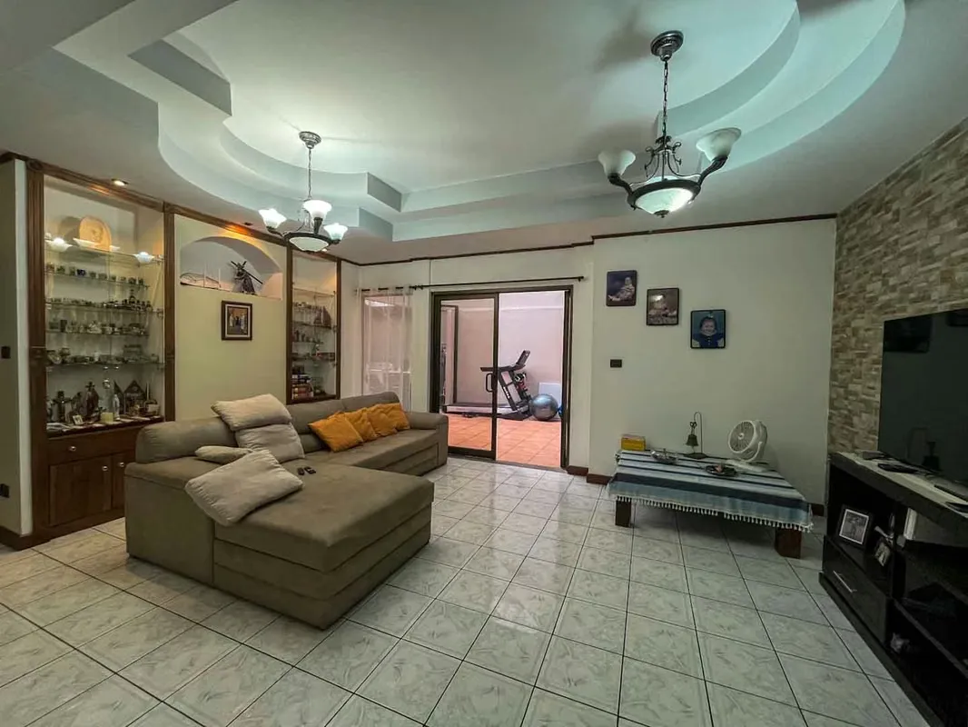 Spacious Corner House for Sale near Plaza América