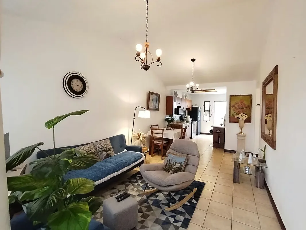 Se vende casa de una planta en Concepción de Tres Ríos, esta propiedad consta de un terreno de 160 m2 de terreno, la casa cuenta con dos parqueos techados, jardín frontal, ingresamos ... — photo 3