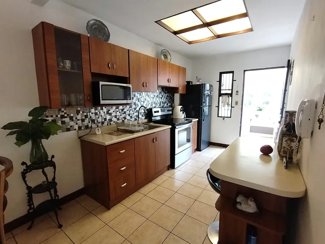 Se vende casa de una planta en Concepción de Tres Ríos, esta propiedad consta de un terreno de 160 m2 de terreno, la casa cuenta con dos parqueos techados, jardín frontal, ingresamos ... — photo 5