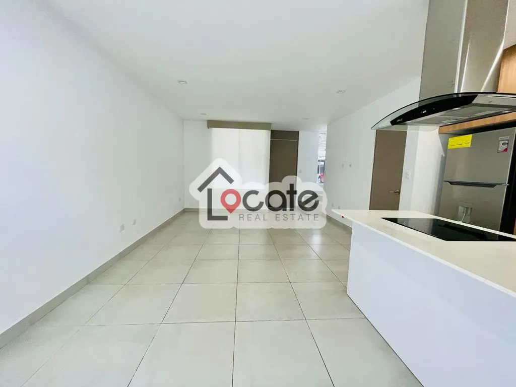 Casa en alquiler esquinera con terraza, Santa Ana Piedades