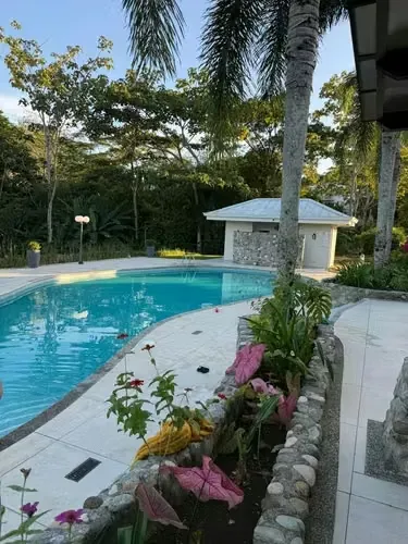 Exclusive furnished apartment for rent in the prestigious Parque Caribe Condominium, ideal for those seeking a comfortable, secure, and high-end lifestyle with resort-style amenities ...