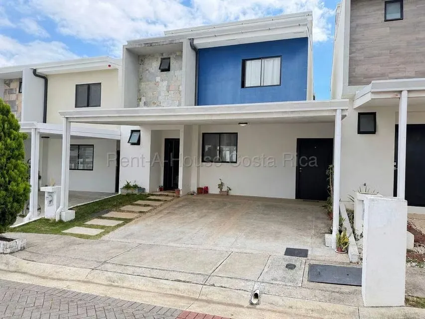 Venta de Casa en Ulloa de Heredia. 26-1796