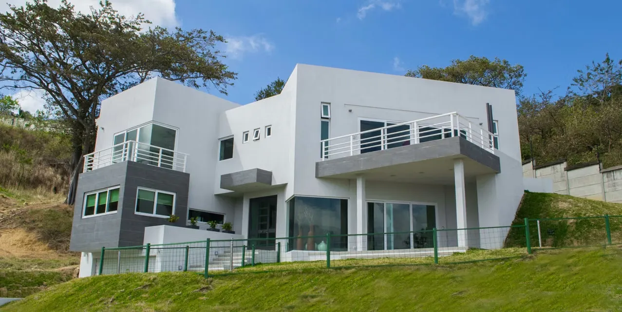 Casa Contemporánea con Hermosas Vistas en Cerro Alto