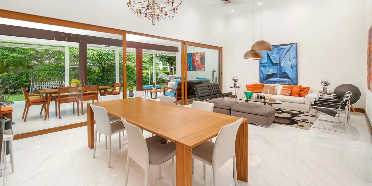 Modern Oasis Single Level Home en Santa Ana