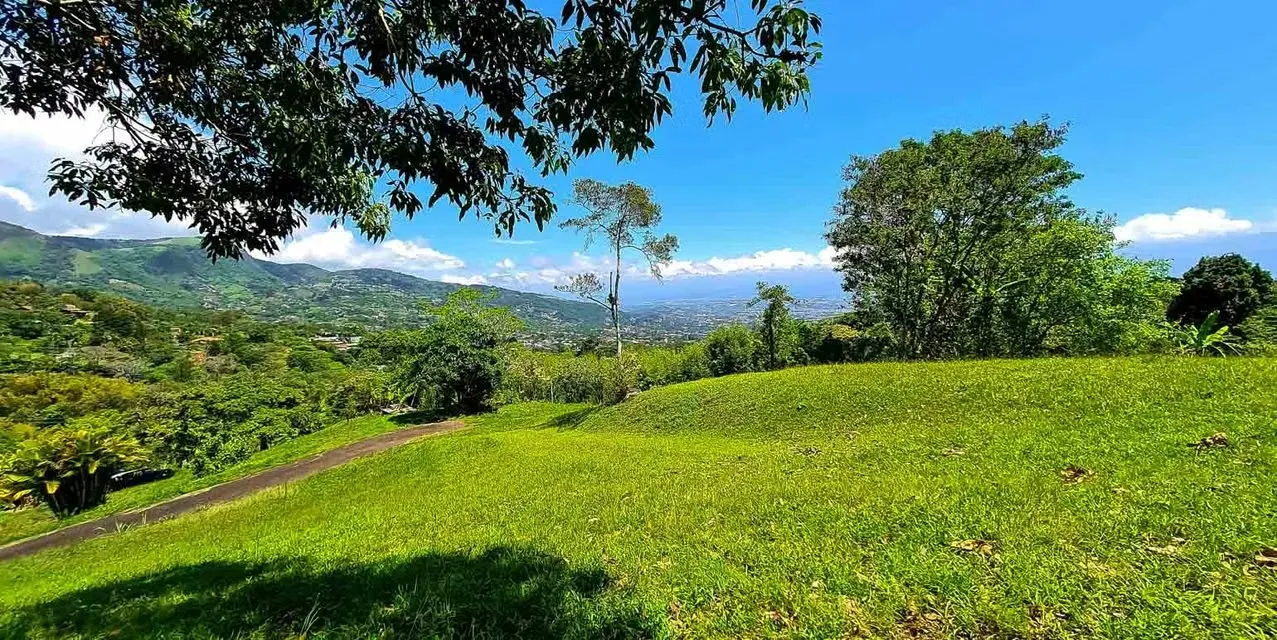 Espectaculares Lotes con Vista a la Montaña en San Antonio de Escazú